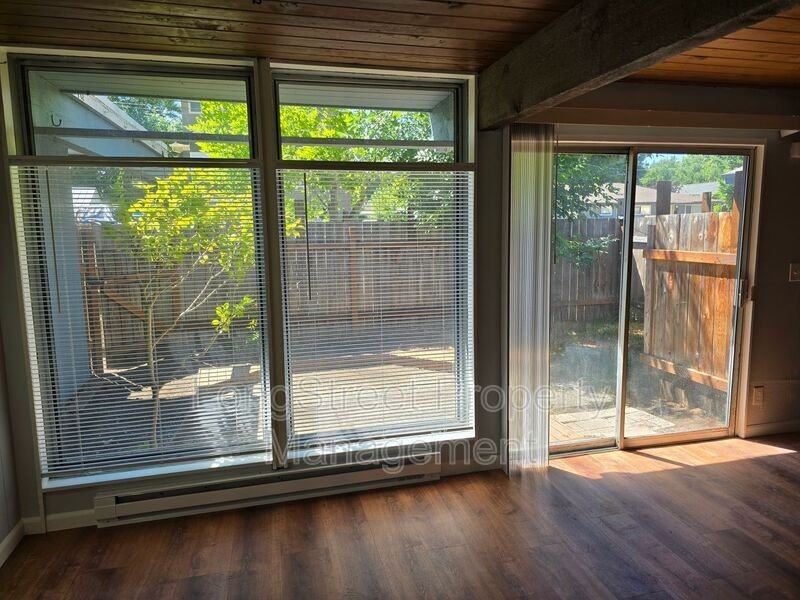 829 Nw 26th St - Photo 4 of 19