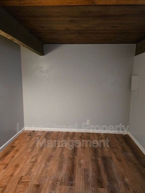 829 Nw 26th St - Photo 6 of 19