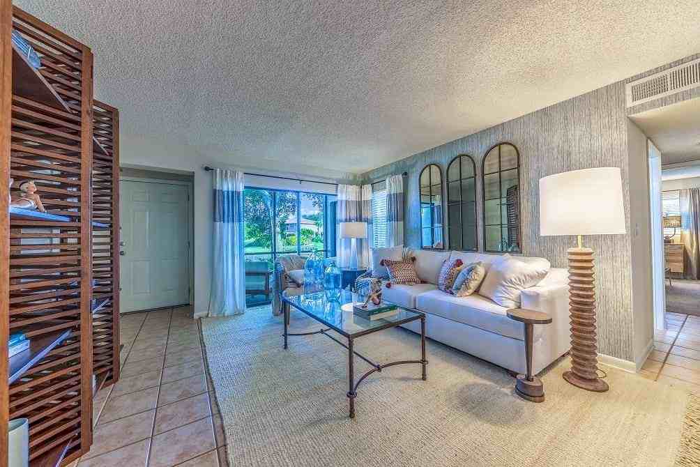 5566 Baywater Dr - Photo 4 of 13