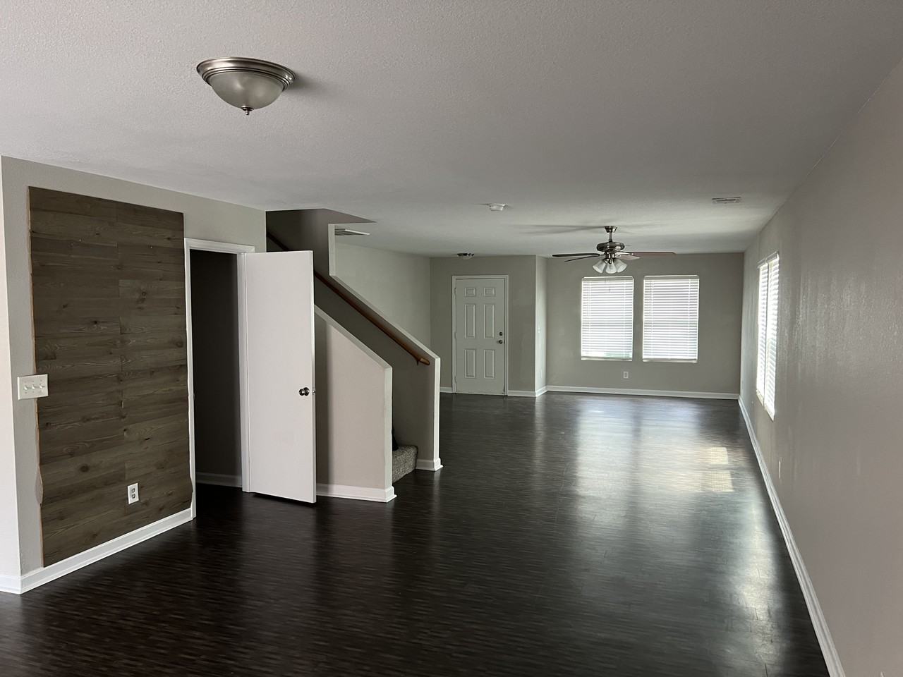 213 Whitestone Dr Ne - Photo 3 of 27