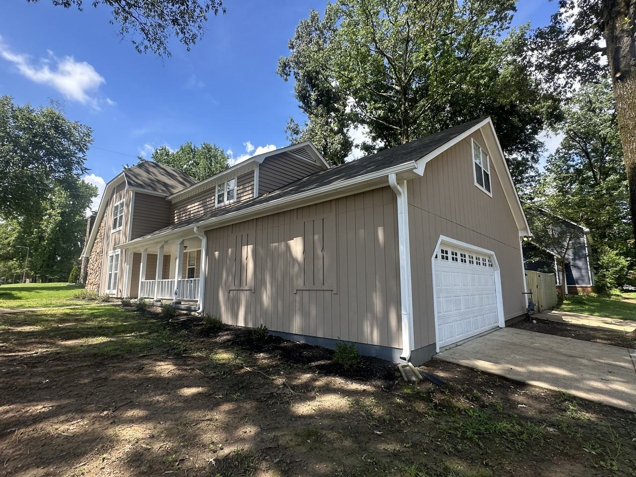 2661 Surrey Wood Dr - Photo 2 of 31