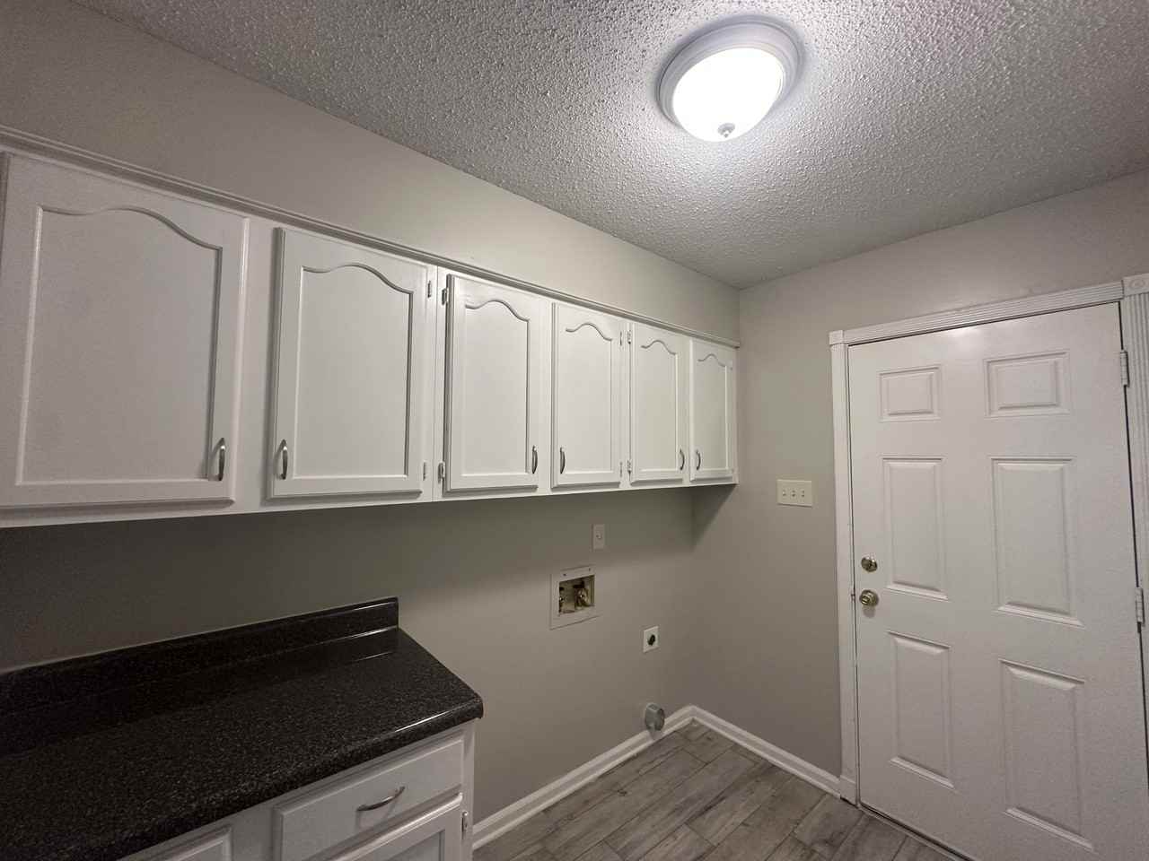 2661 Surrey Wood Dr - Photo 3 of 31