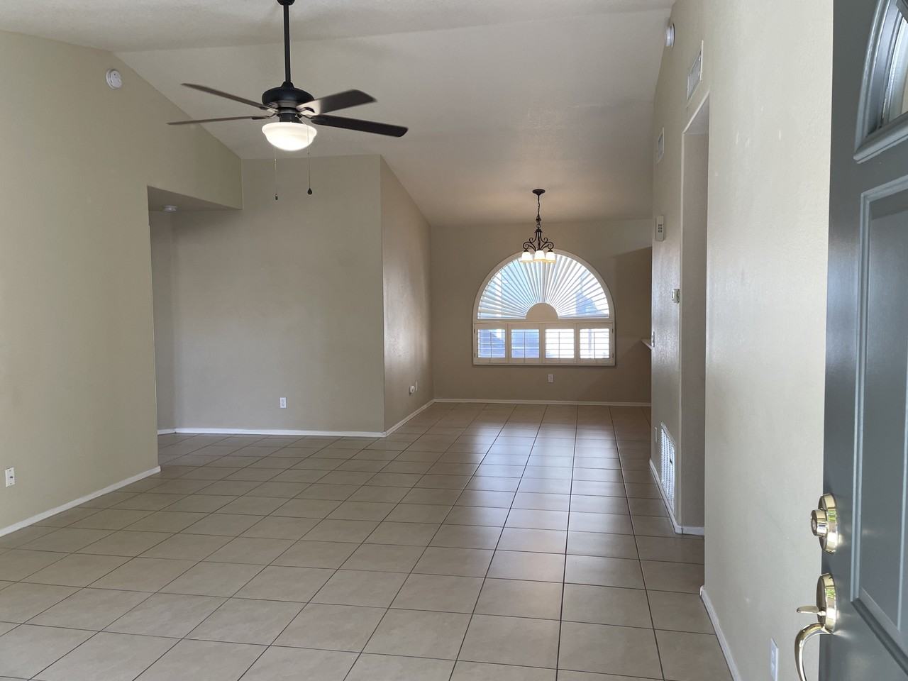 8949 W Kathleen Rd - Photo 4 of 28