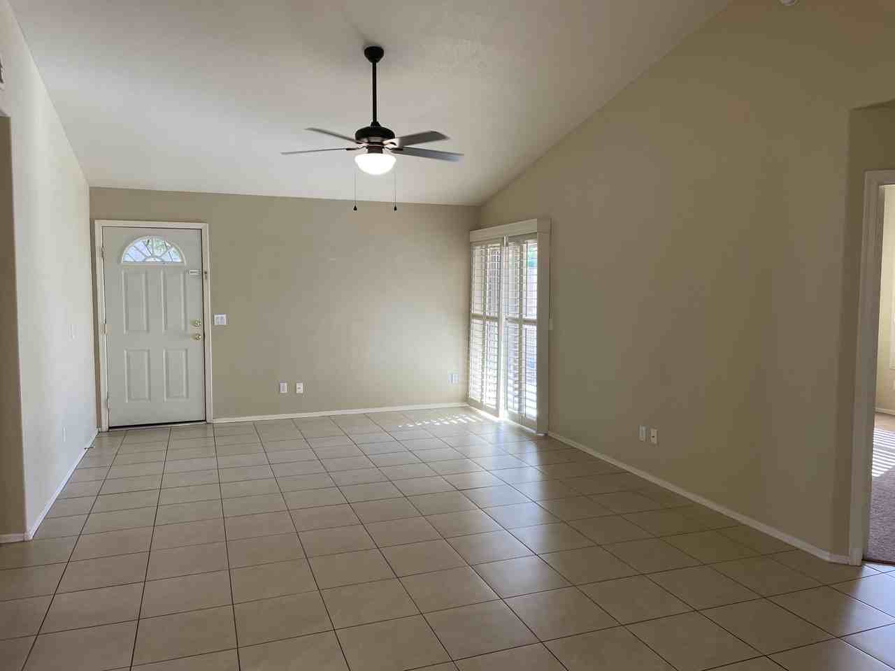 8949 W Kathleen Rd - Photo 5 of 28