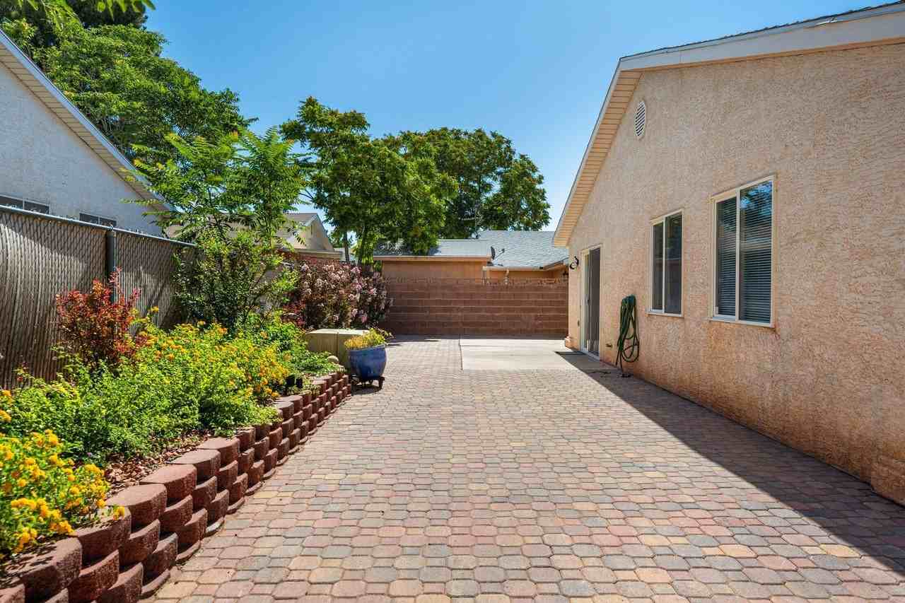 51 Es - Photo 2 of 7