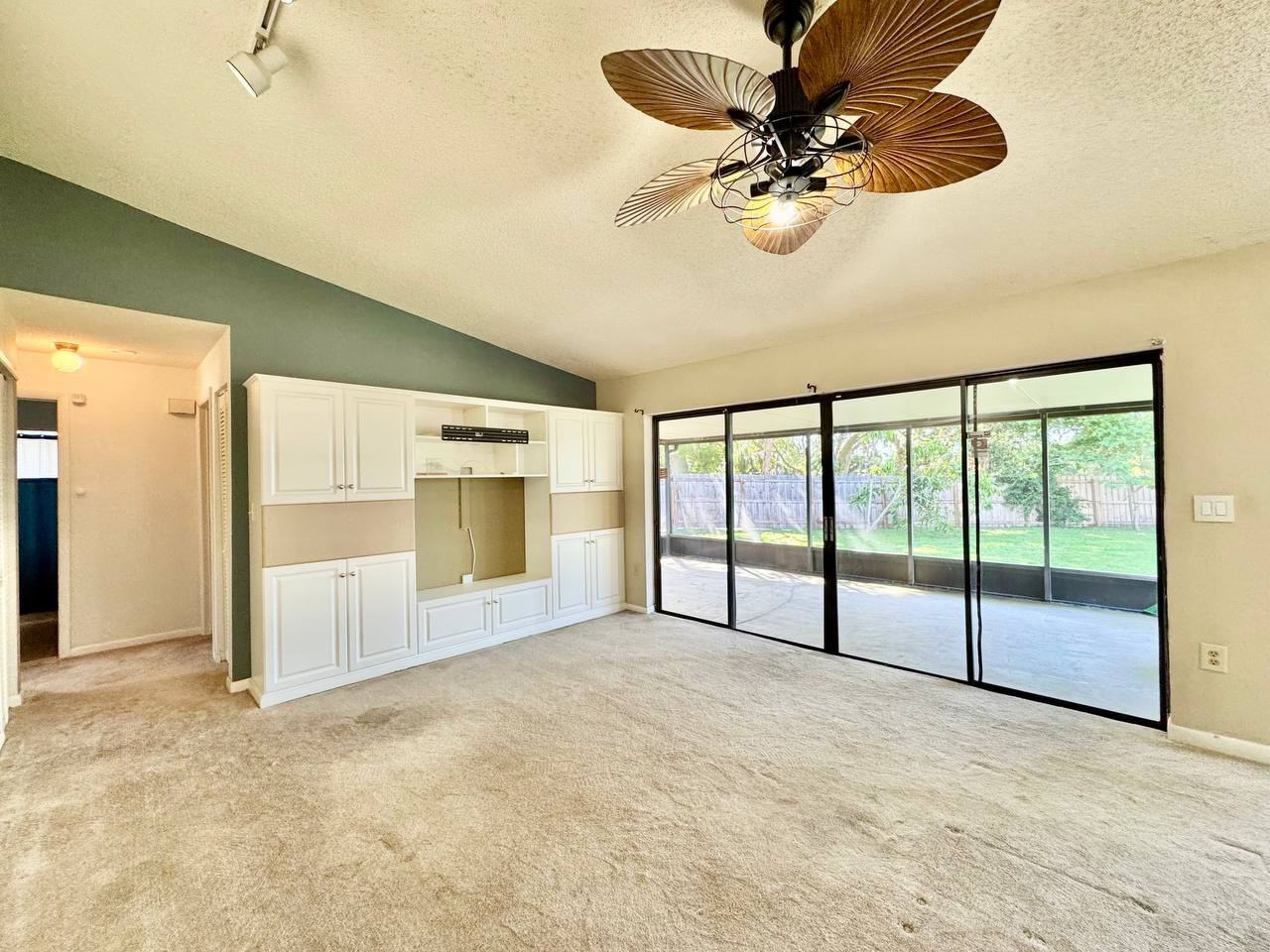 3195 Chamblee Ln - Photo 5 of 38