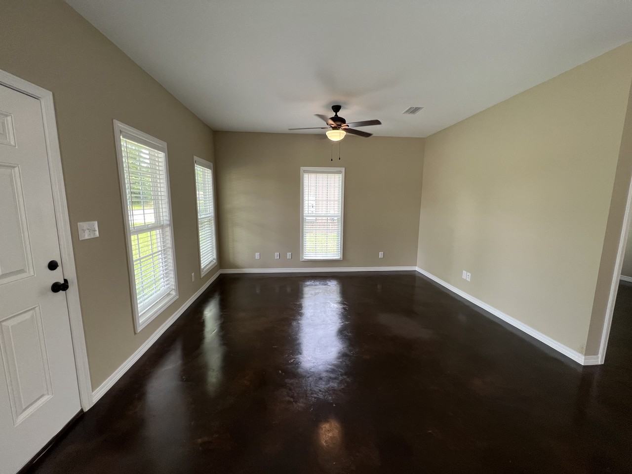 33228A Stables Dr - Photo 3 of 11