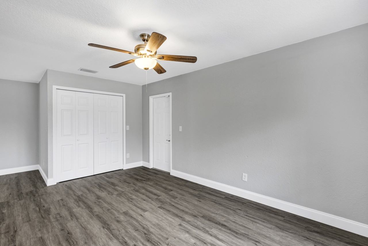 912 Enterprise Ave - Photo 7 of 37