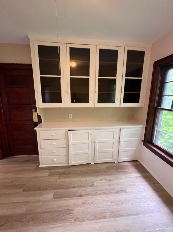 490 E Ferry St - Photo 3 of 12
