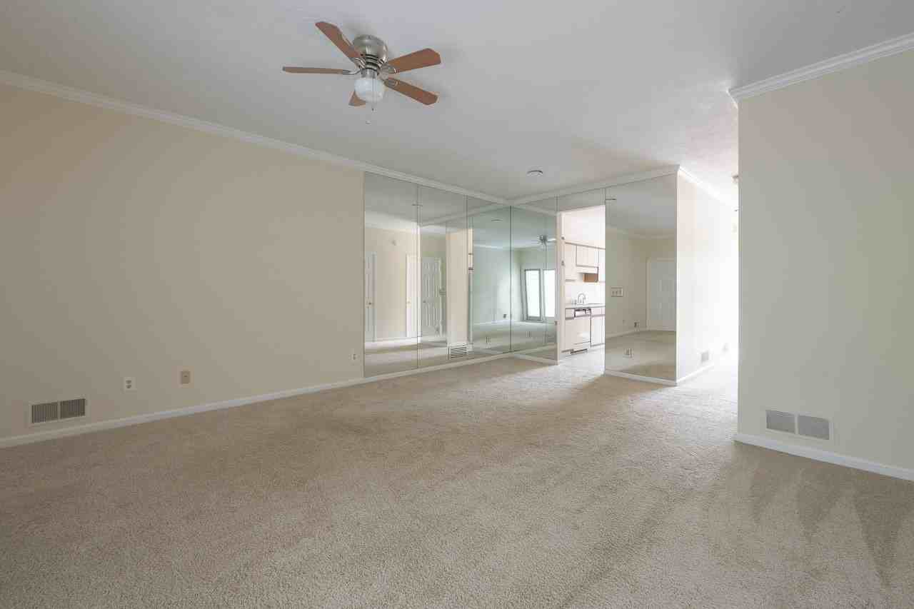 4028 Elm St - Photo 4 of 16