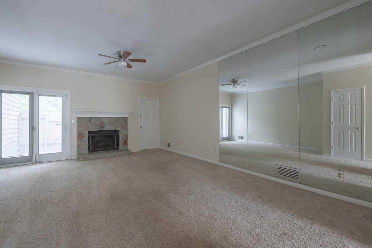 4028 Elm St - Photo 5 of 16