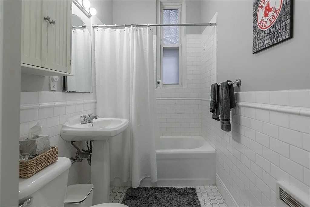 135 Marlborough St - Photo 2 of 8