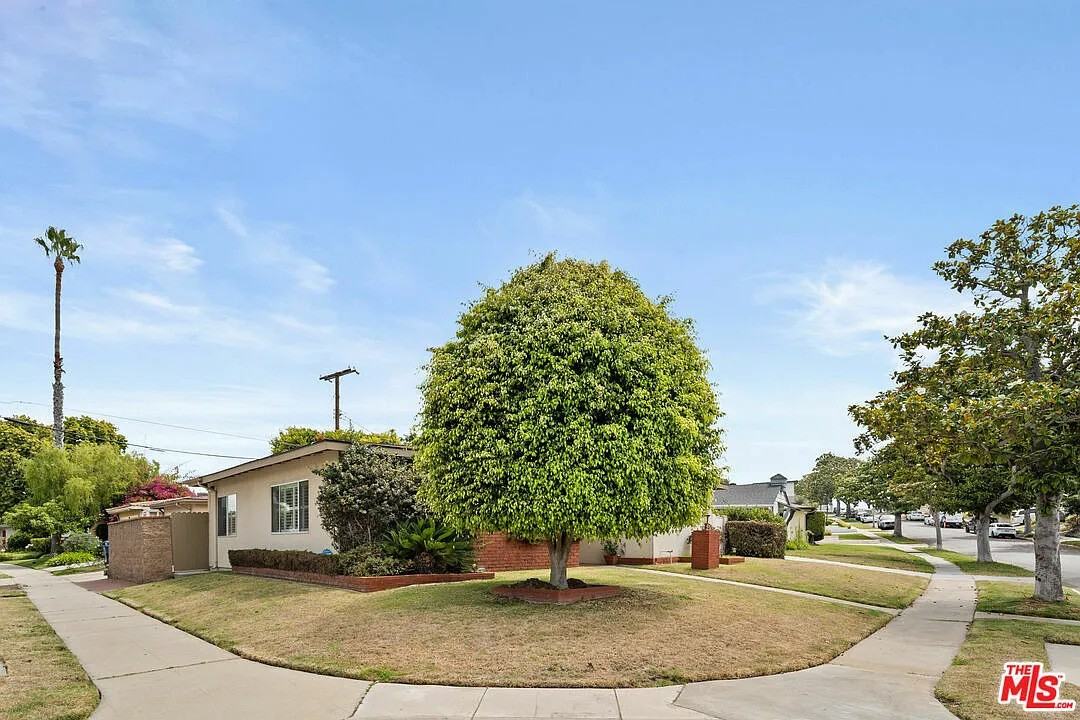 7377 W 88th St #NA - Photo 2 of 13