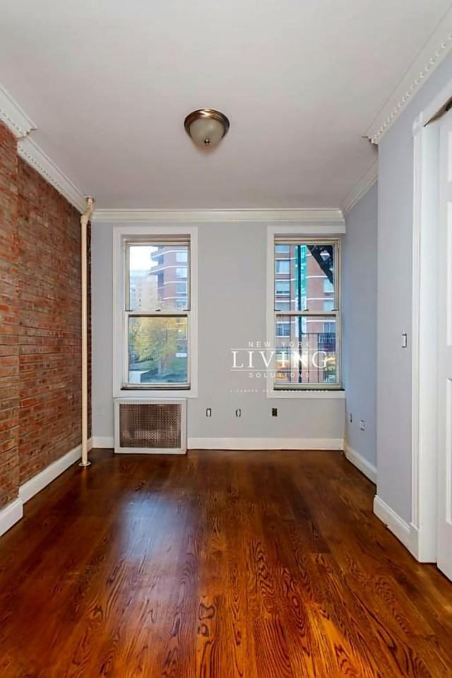 W 14th St #4E - Photo 3 of 5