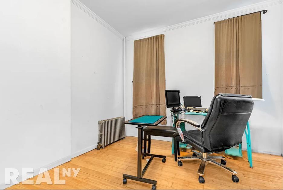 21st St #1R - Photo 5 of 8