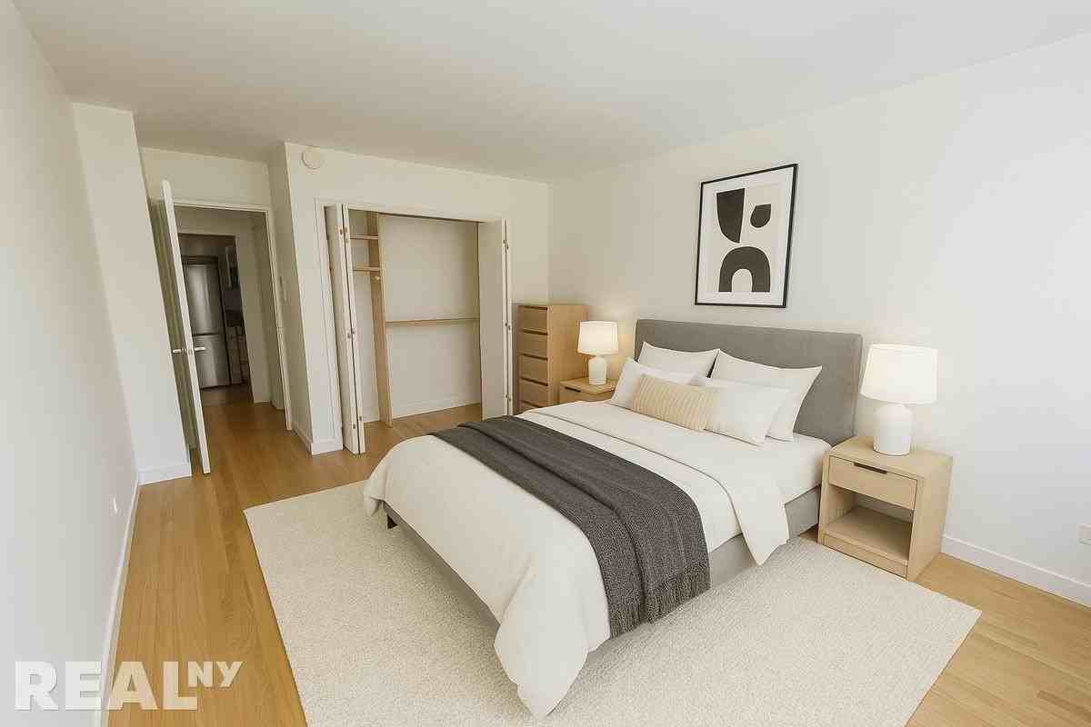 E 79th St #11T - Photo 2 of 4