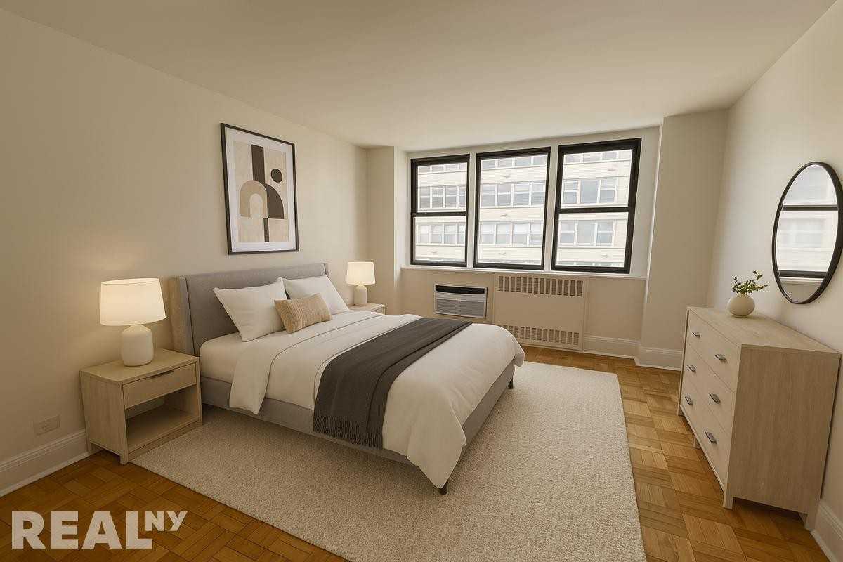 E 79th St #4V - Photo 2 of 4