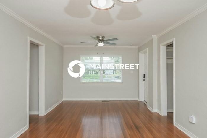 823 Demington St - Photo 3 of 16