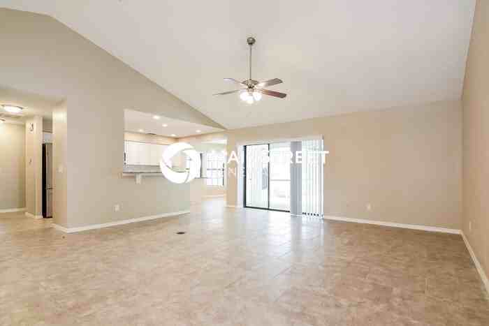 3803 Hollow Wood Dr - Photo 3 of 15