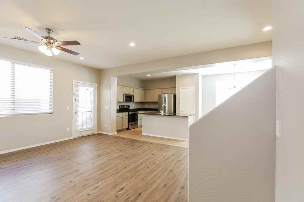 7338 W Cambridge Ave - Photo 4 of 17