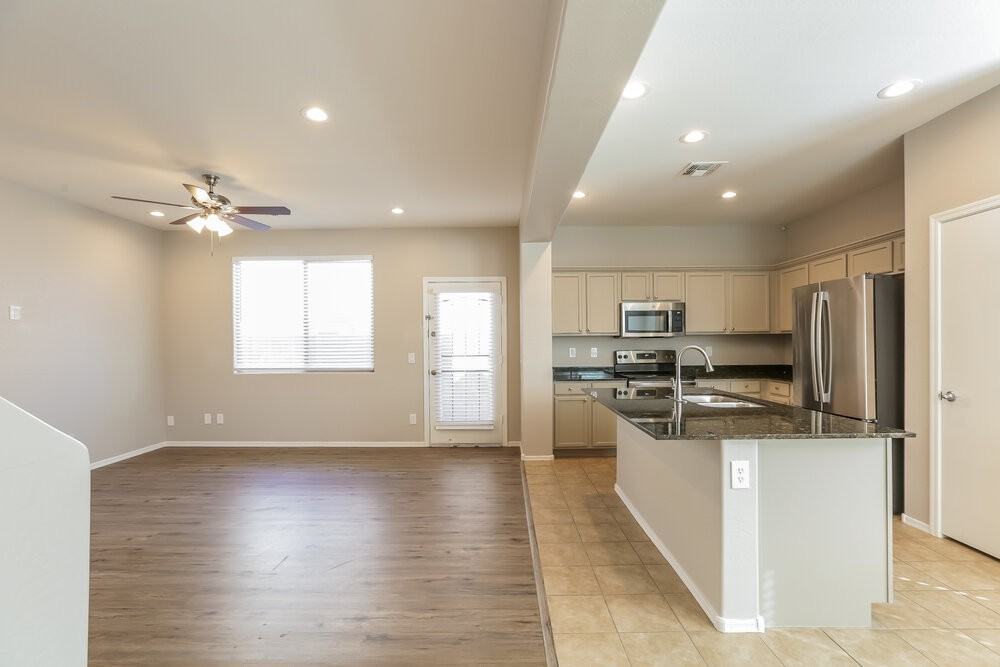 7338 W Cambridge Ave - Photo 5 of 17