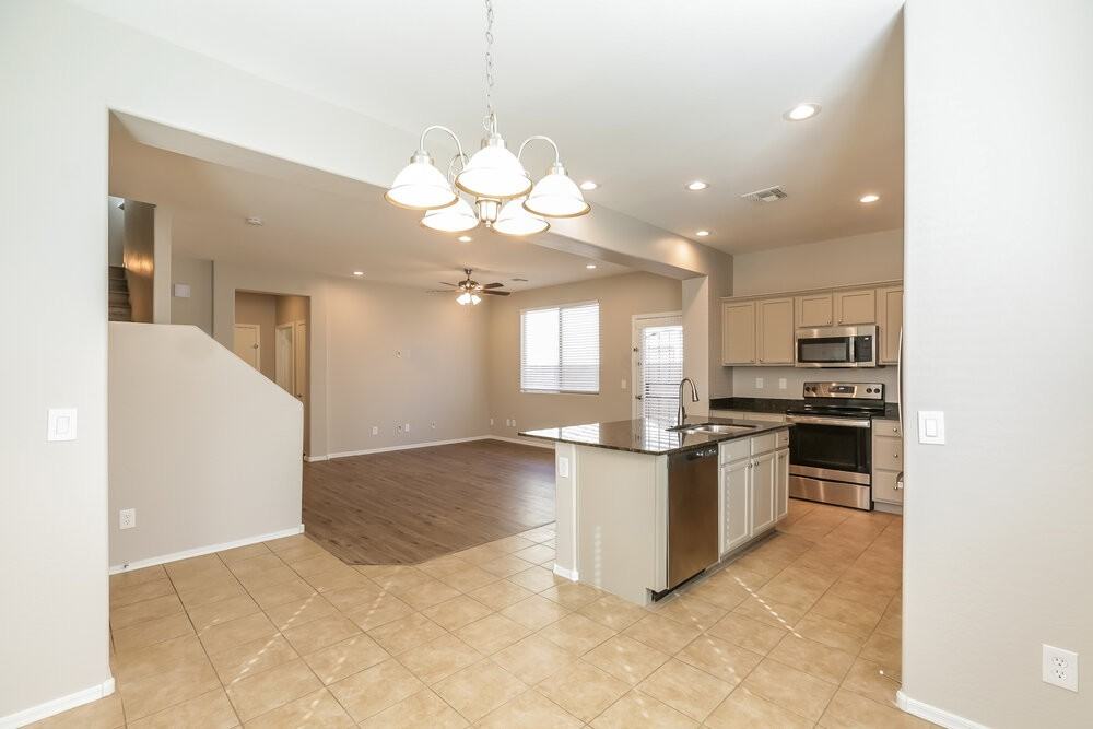 7338 W Cambridge Ave - Photo 7 of 17