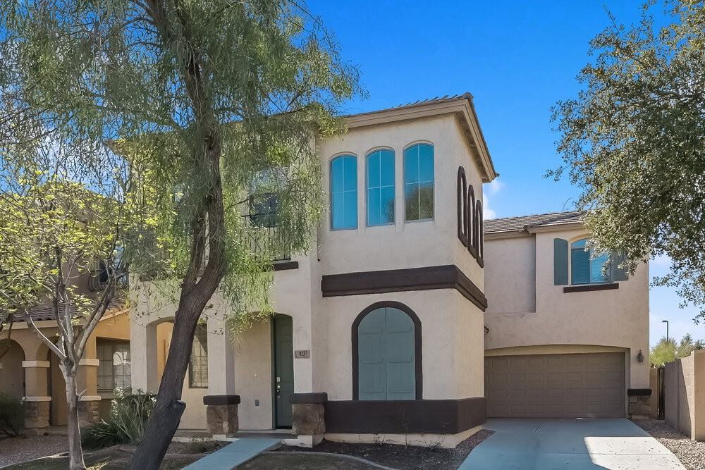 4237 E Santa Fe Ln