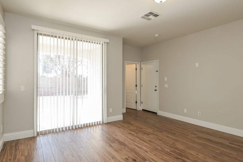4237 E Santa Fe Ln - Photo 5 of 17