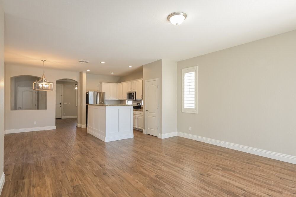 4237 E Santa Fe Ln - Photo 6 of 17