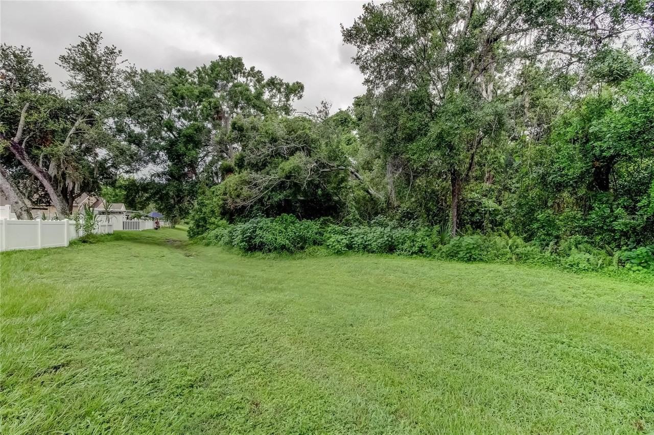 6101 Lanshire Dr - Photo 3 of 38