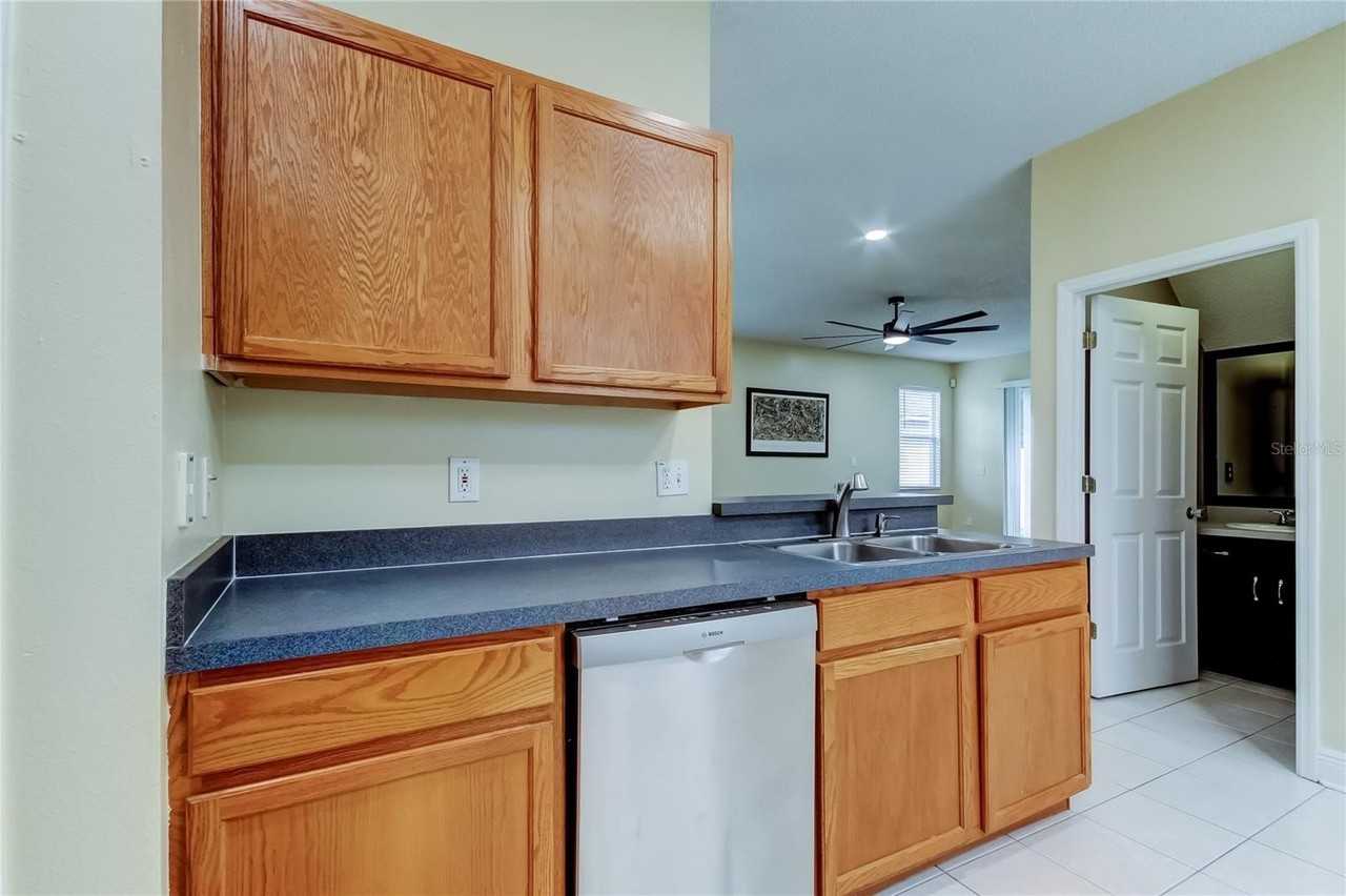 6101 Lanshire Dr - Photo 6 of 38