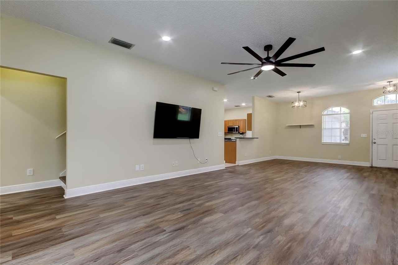 6101 Lanshire Dr - Photo 7 of 38