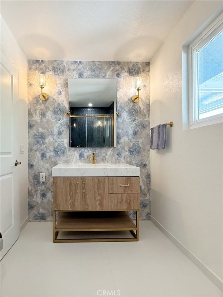 65585 4th St S - Photo 6 of 28