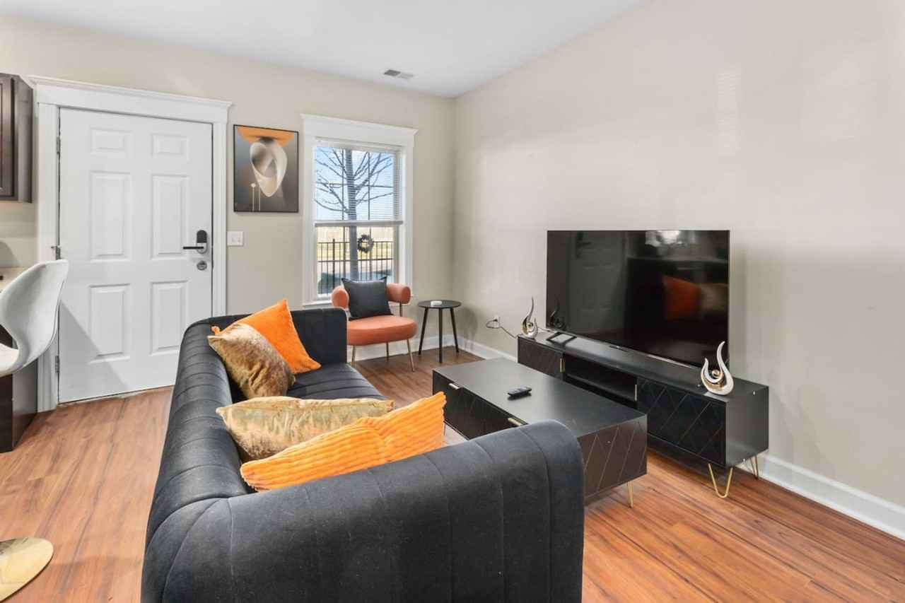 702 E Ferry St #1228684P - Photo 2 of 30