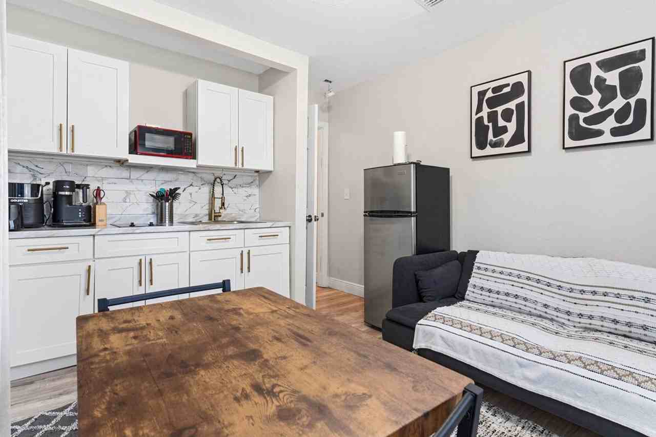 3602 E Chelsea St #1244344P - Photo 2 of 22