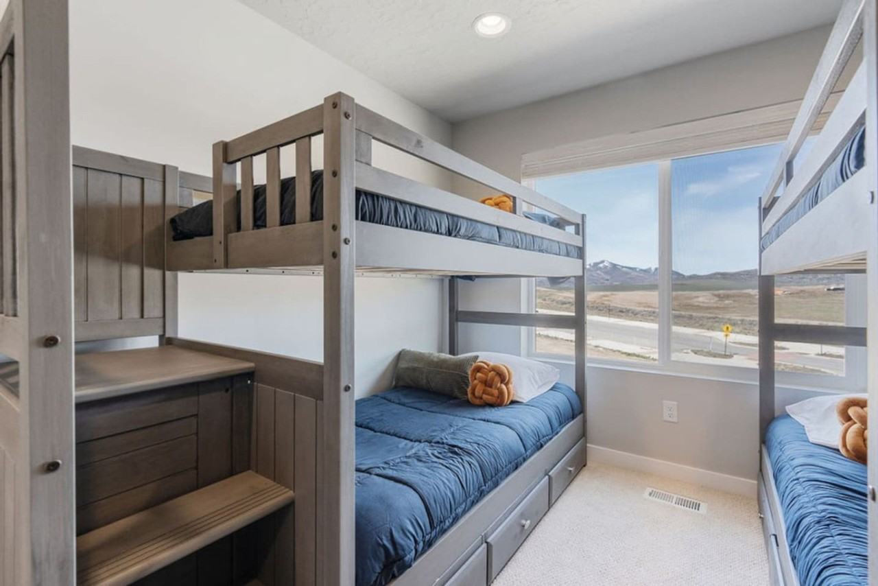 6831 Silver Creek Dr #1249880P - Photo 6 of 49