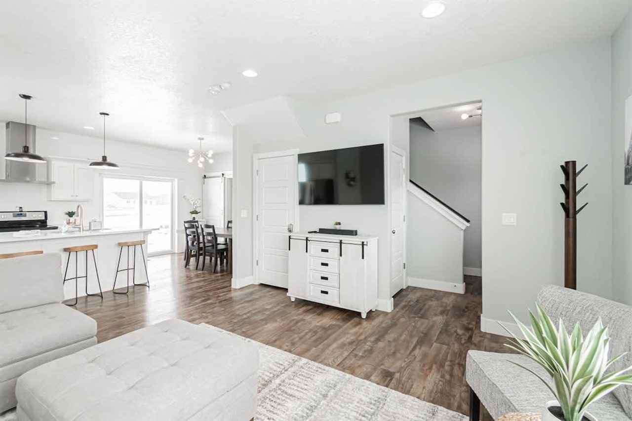 1654 Angela St #1250645P - Photo 5 of 50