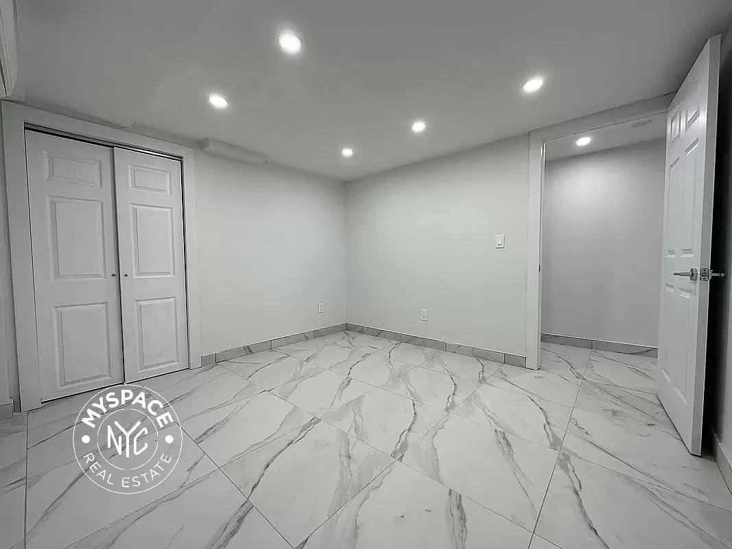 42 Southgate Ct #3 - Photo 4 of 6