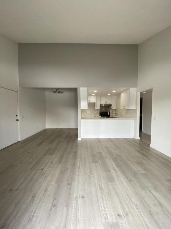 130 N Richmont Dr - Photo 3 of 6