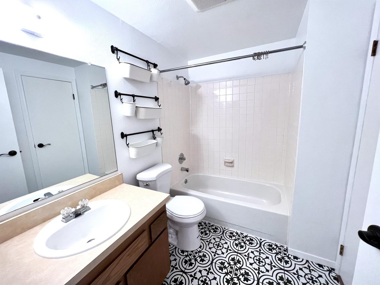 3316 Riverside Dr #1 - Photo 3 of 15