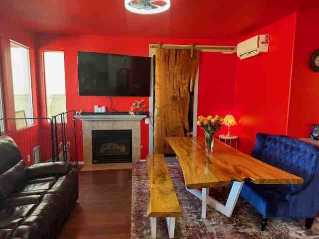 640 Baldurn Ave - Photo 3 of 50