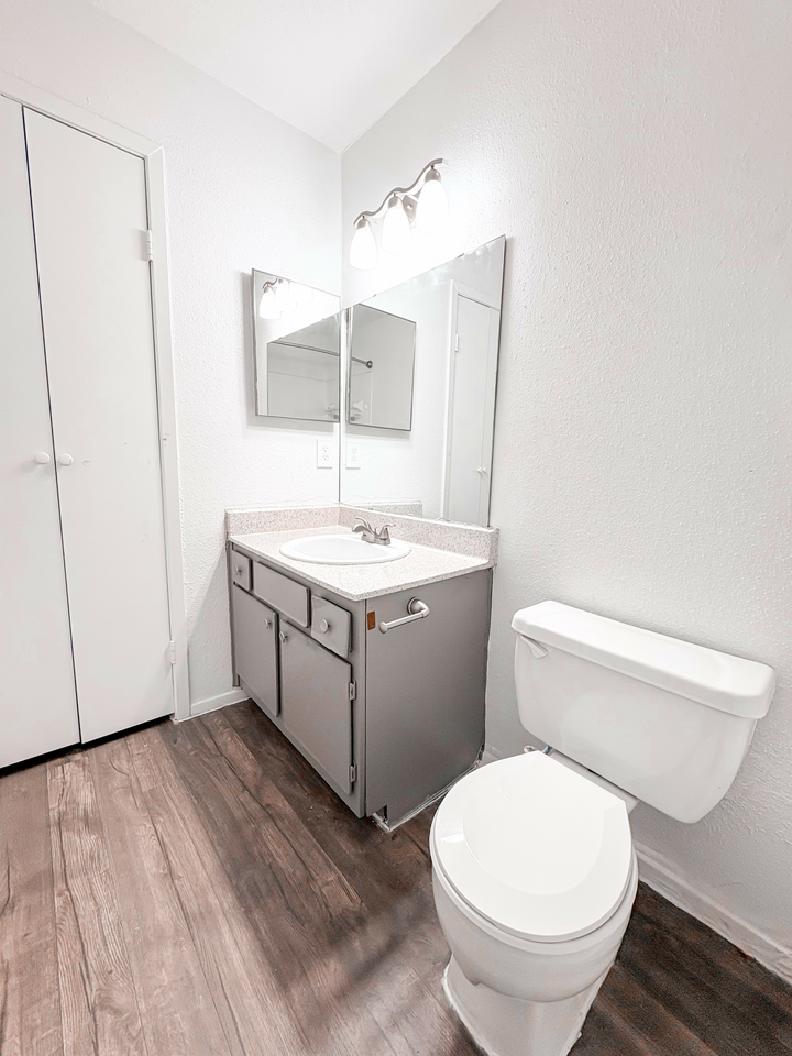 Oaks of Ashford Point - Photo 6 of 19