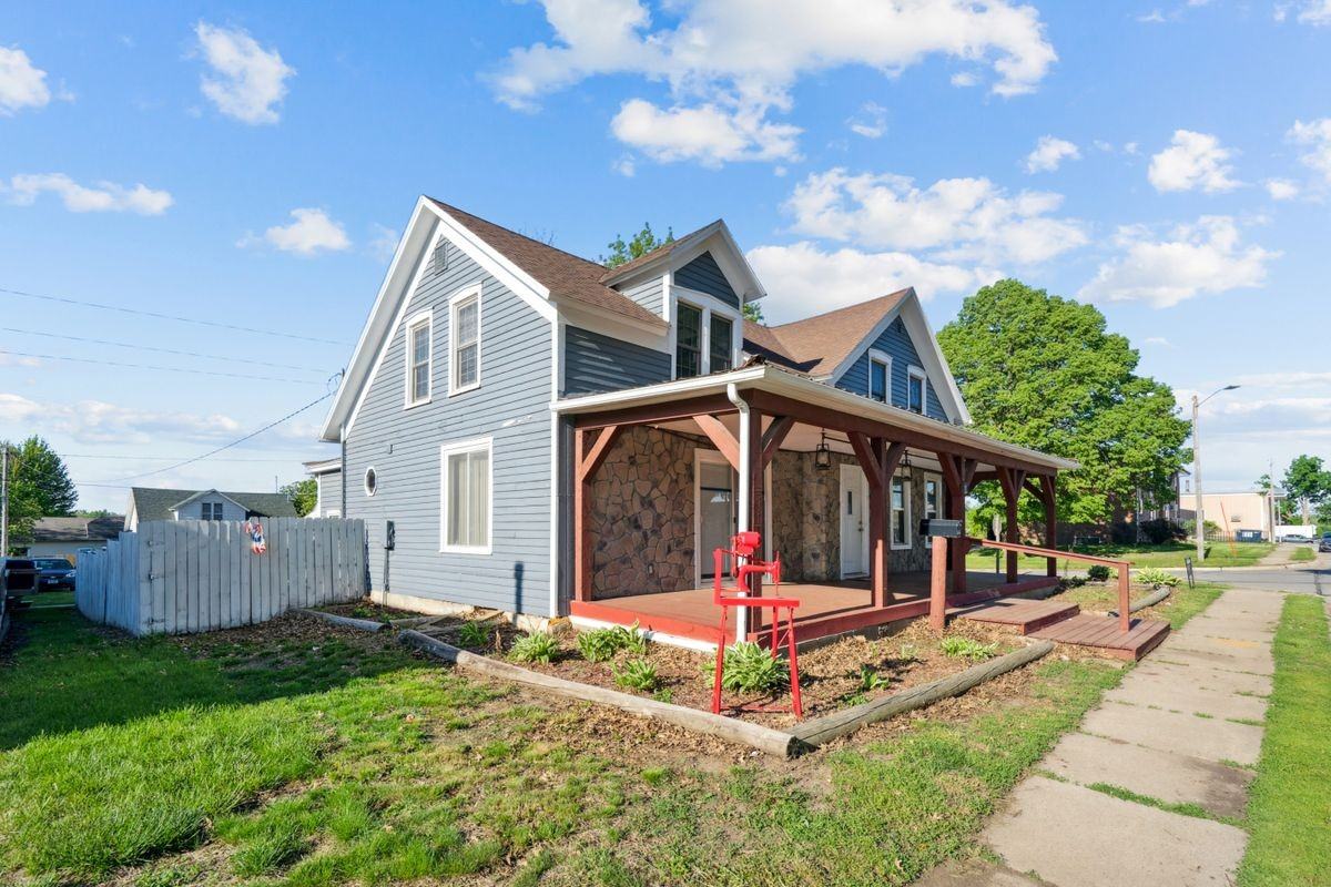 400 Prairie St - Photo 3 of 33