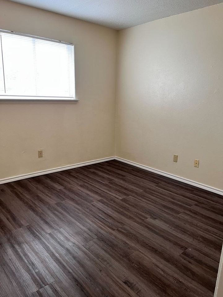 Kings Square - Photo 7 of 32