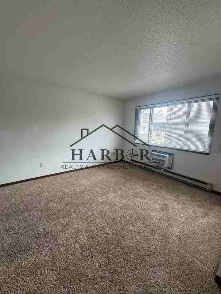 715 6th St - Photo 3 of 8