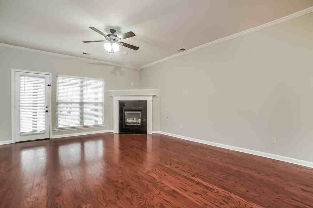 797 Fairway Pointe Cv W - Photo 4 of 17