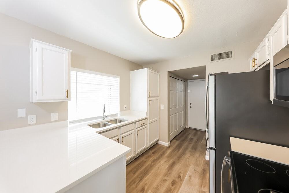3630 W Escuda Dr - Photo 7 of 17