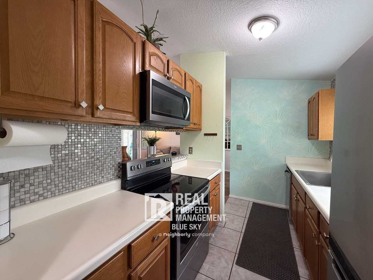 9006 Lismore Ct - Photo 3 of 19