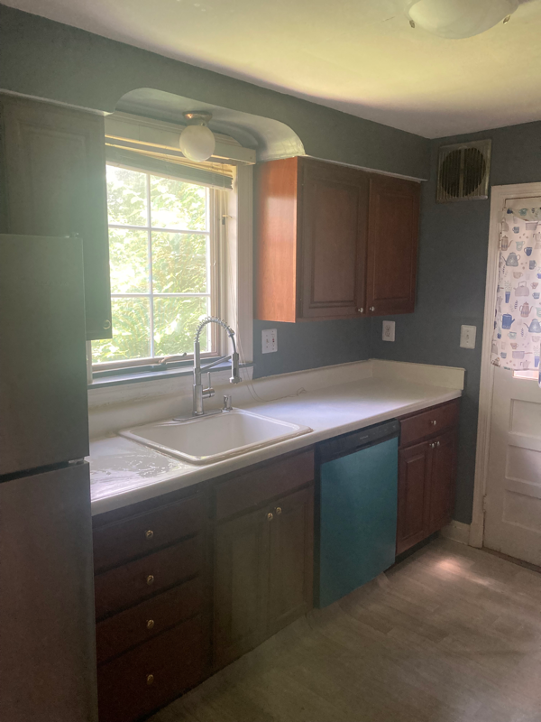 727 Howard Rd - Photo 2 of 5