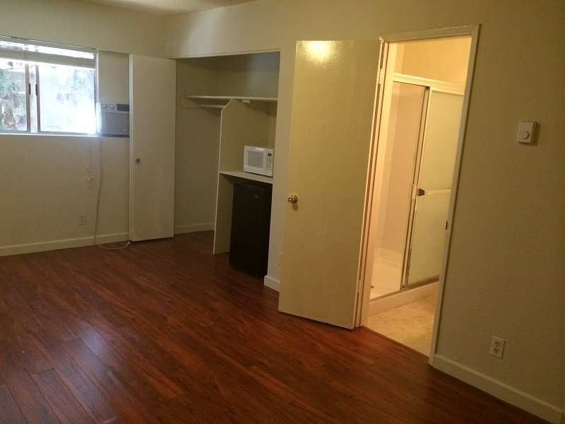 530 Veteran Ave - Photo 3 of 11